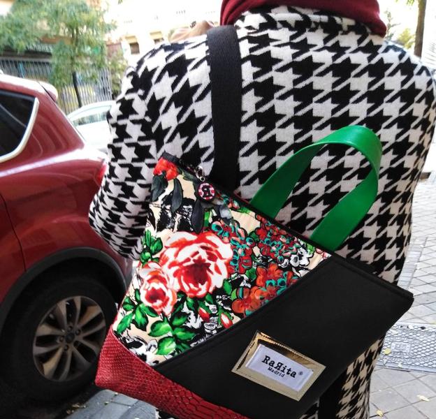 La rarita que vino a Bilbao por amor y vende los bolsos
